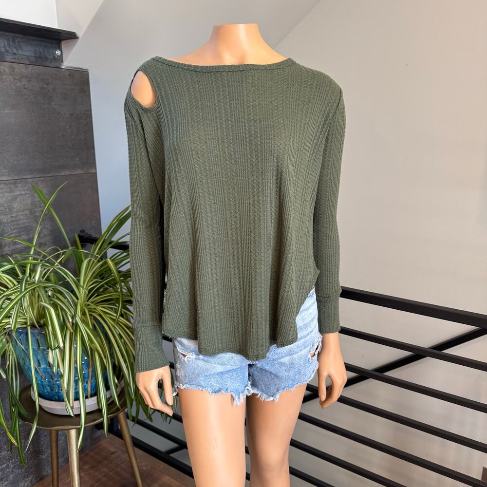 NWT Blue Rain Francesca’s Olive Green Waffle Knit Cold Shoulder Top - Small